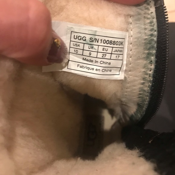 Girls Ugg Boots - Picture 8 of 8